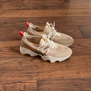 Sorel size 9 Kinetic Impact Shoes